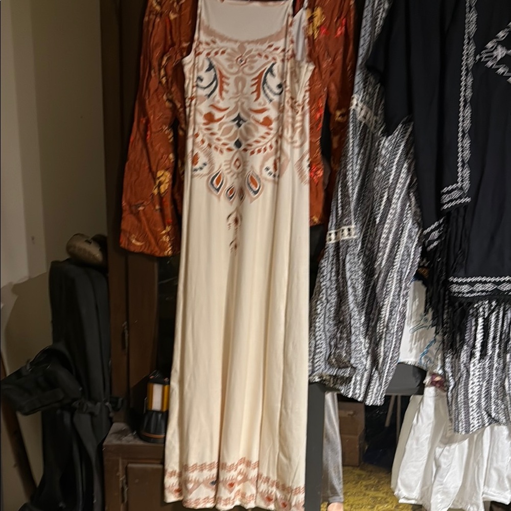 Embroidered Cream Maxi Dress - Picture 4 of 4